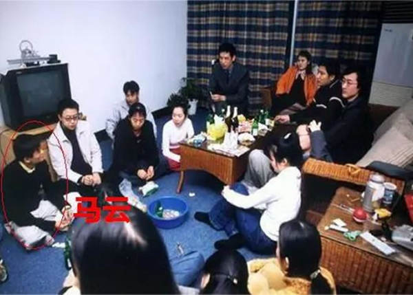 那個坐在馬云身邊的白衣少年,扛起了阿里云的未來 阿里云 科技大佬 站長故事 第1張