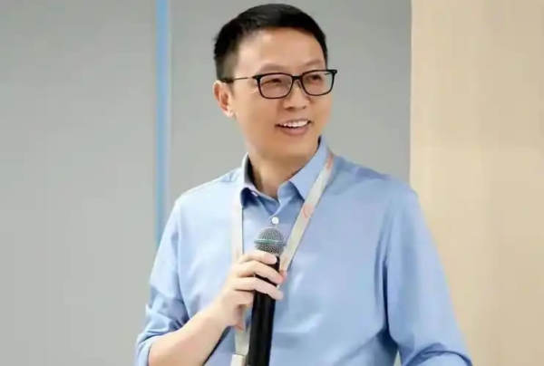 那個坐在馬云身邊的白衣少年,扛起了阿里云的未來 阿里云 科技大佬 站長故事 第8張