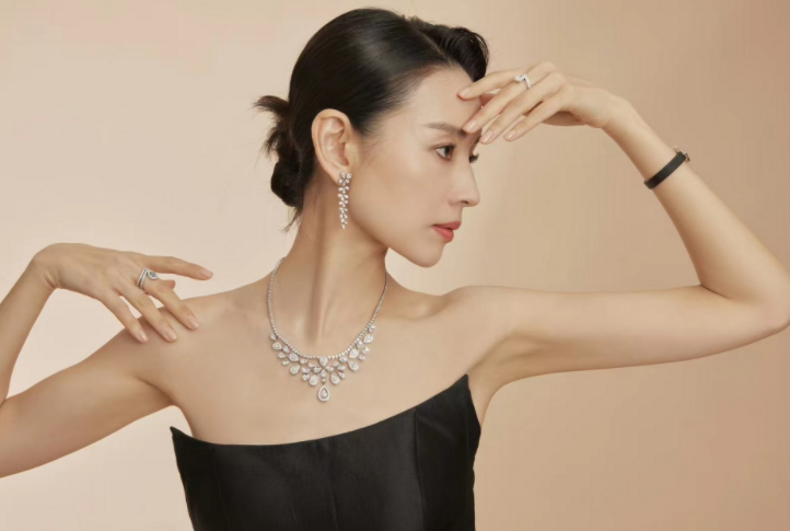 董潔秋冬精致小女人私服穿搭模板(董潔秋冬季穿搭案例2025)