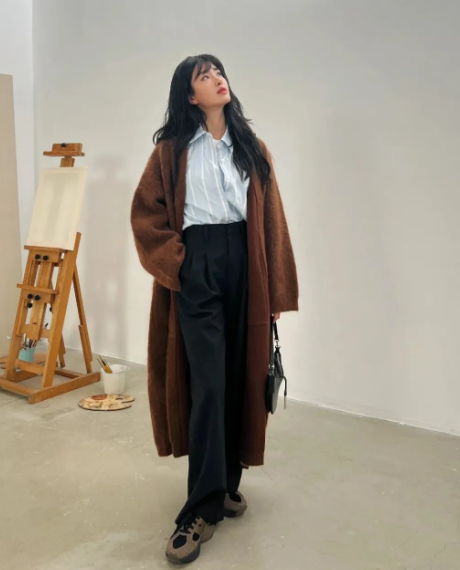 楊冪馬甲搭裙子優(yōu)雅開啟10月(馬甲配褲子高級時髦還顯瘦)