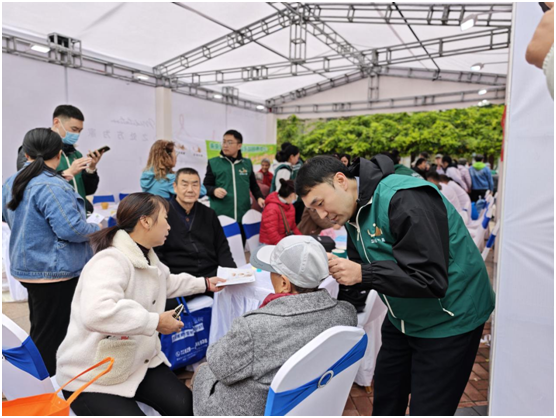 重陽暖敘歲月情長 未央區養老便民集市溫情開市