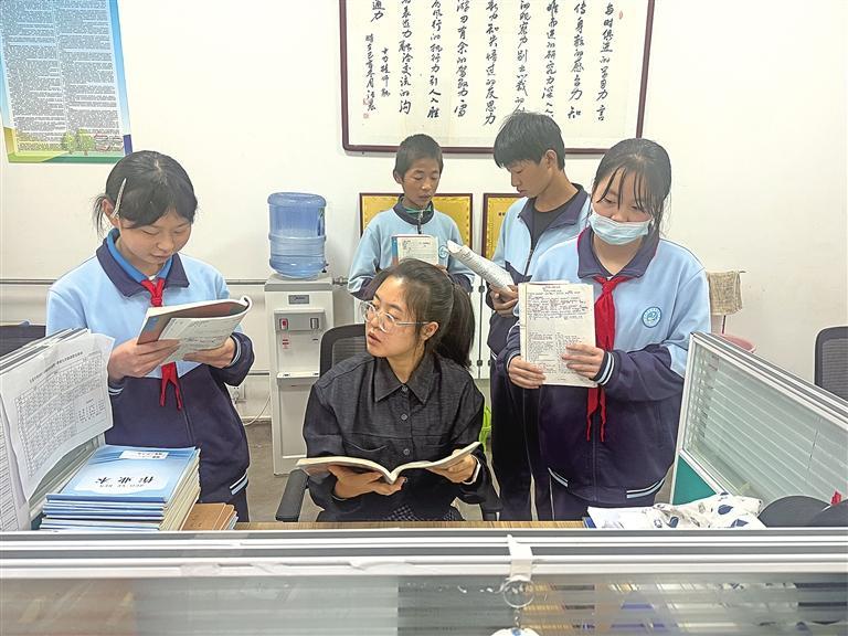 一束微光的堅(jiān)守——記“00后”特崗教師尚敏