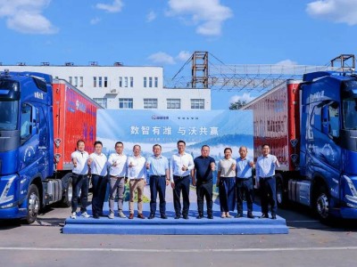 崔自元攜潤(rùn)誠(chéng)佳惠借沃爾沃卡車之力，邁向全球打造濰坊物流品牌新高度